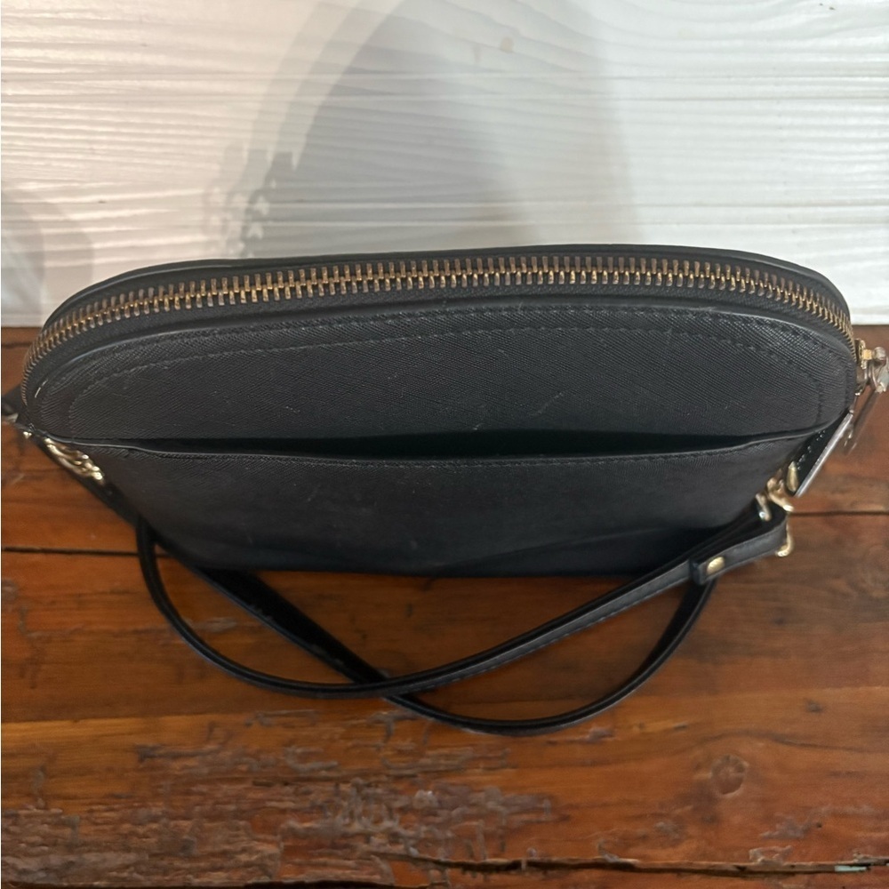 Steve Madden Elegant Black Crossbody Bag - Picture 4 of 5